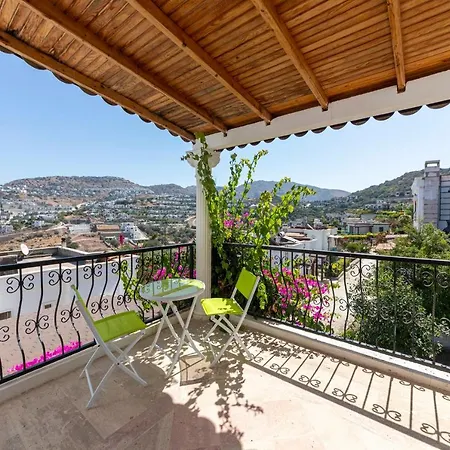 Lovely House With Superb View Of Bodrum In Gumusluk