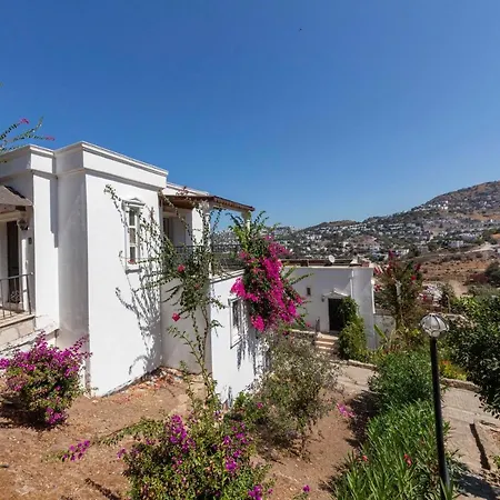 Lovely House With Superb View Of Bodrum In Gumusluk